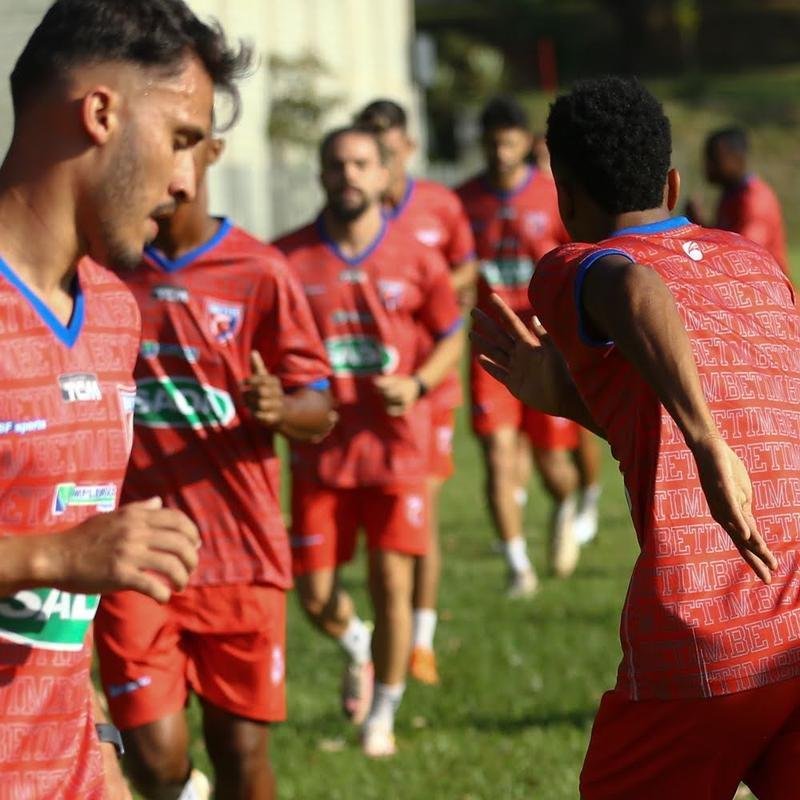 Com jogadores conhecidos da torcida mineira, como o zagueiro Edcarlos o meio-campista Leandro Domingues, o Betim apresentou o elenco nessa segunda-feira (21)
