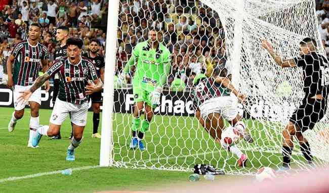 Cano marcou o gol da classificao do Fluminense, mesmo em derrota para o Botafogo
