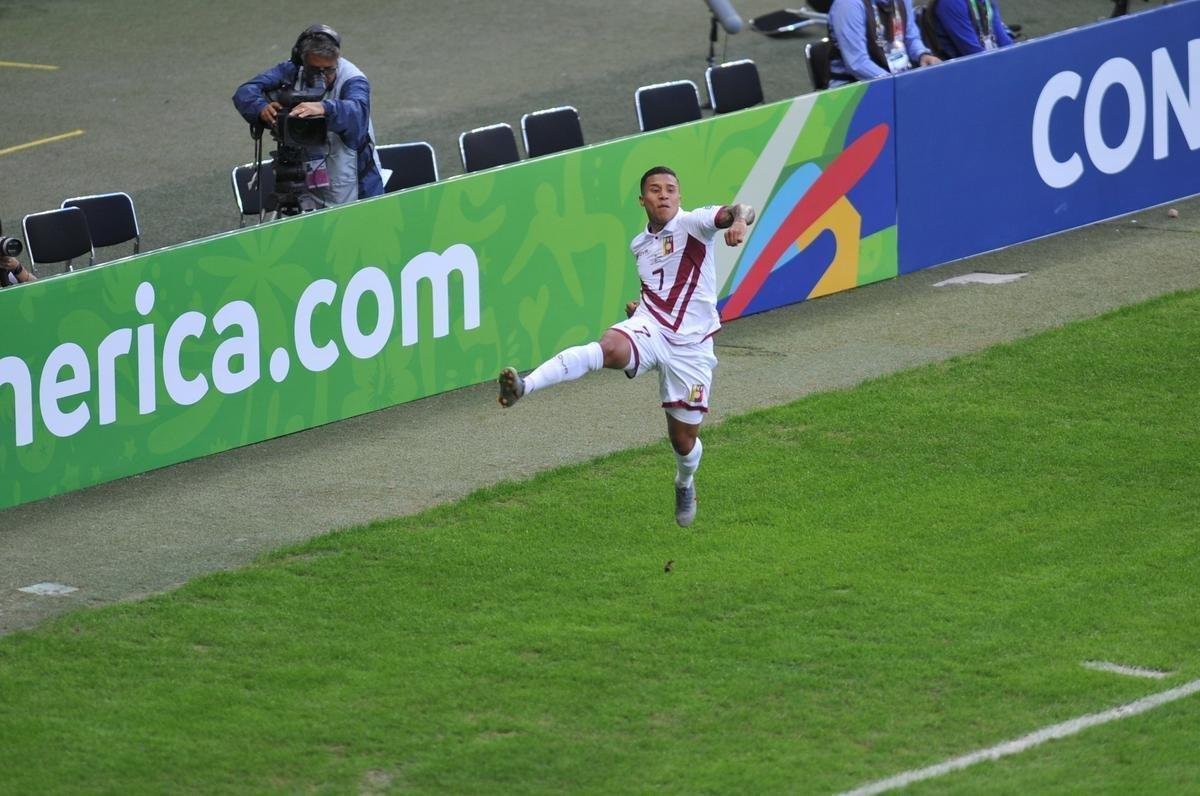 Imagens da partida entre Bolvia e Venezuela