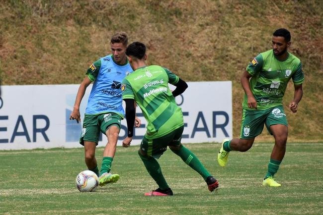 O Amrica segue com treinos preparatrios para a disputa do Campeonato Mineiro 2021. Comandados pelo auxiliar tcnico Mrcio Hahn, jogadores da base americana - e tambm os que tiveram menos oportunidades na temporada 2020 - realizam atividades voltadas ao Estadual.