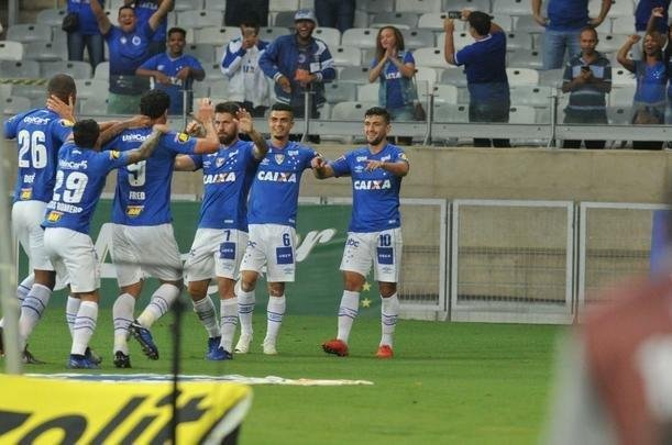 Cruzeiro venceu com facilidade o time paranaense na noite deste sbado