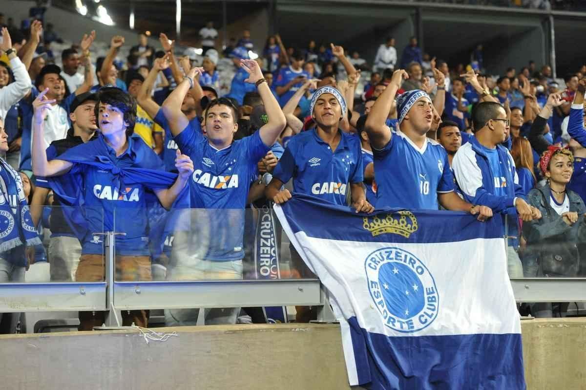 Torcida do Cruzeiro lotou o Mineiro em duelo com o Grmio pela semifinal da Copa do Brasil