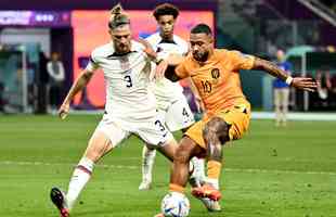 Lances do jogo entre Holanda e Estados Unidos pelas oitavas de final da Copa do Mundo.