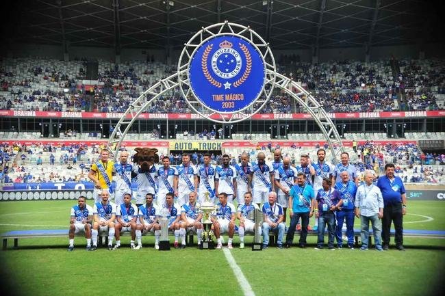 Cruzeiro: time campeo da Trplice Coroa de 2003 venceu equipe de masters por 2 a 1, neste domingo, em jogo festivo realizado no Mineiro