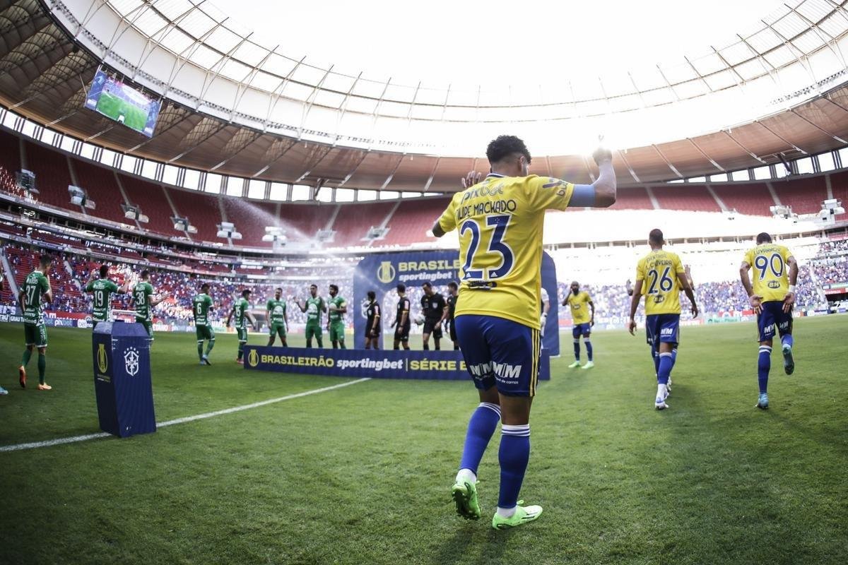 Fotos da partida entre Cruzeiro e Chapecoense, pela 24 rodada da Srie B do Campeonato Brasileiro. O jogo foi realizado neste sbado (13), no estdio Man Garrincha, em Braslia.