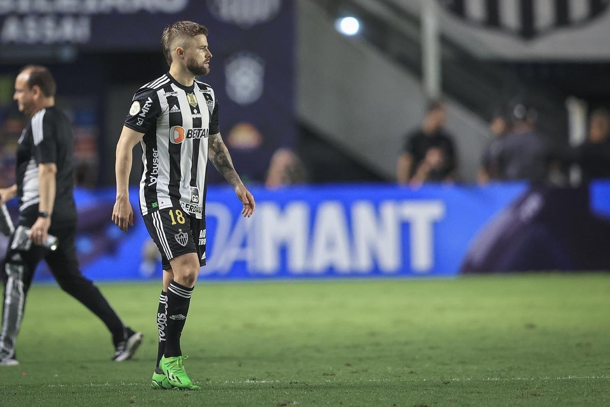 Fotos do jogo entre Santos e Atltico na Vila Belmiro, em Santos, pela 30 rodada do Campeonato Brasileiro