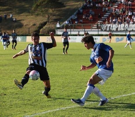 Cruzeiro jogou com time misto e derrotou o Tupi por 2 a 0, com gols de Dagoberto e Borges