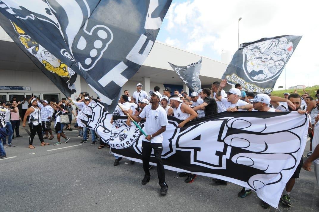 Imagens da chegada de Diego Tardelli