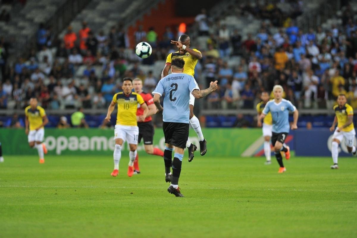 Fotos de Uruguai x Equador, no Mineiro