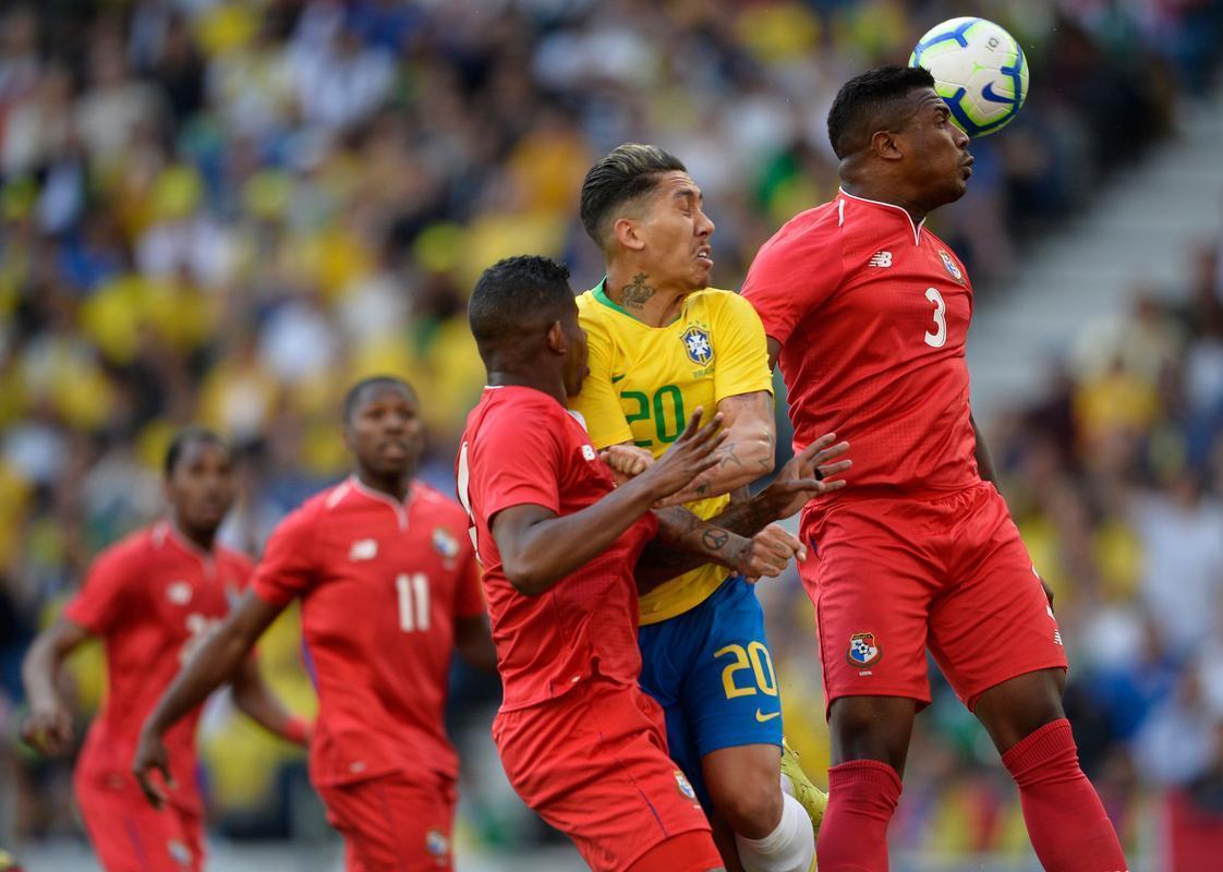 Brasil e Panam se enfrentaram no Estdio do Drago, em Porto, Portugal