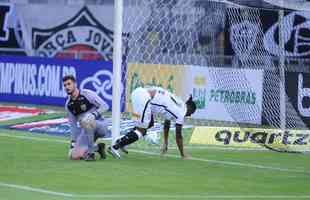 J marcou o primeiro gol do Corinthians no Mineiro (Alexandre Guzanshe / EM DA PRESS)