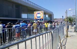 Torcedores formaram fila desde a manh desta segunda no Mineiro