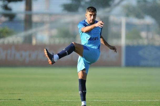 Jogadores do Cruzeiro durante treino desta sexta-feira na Toca da Raposa II