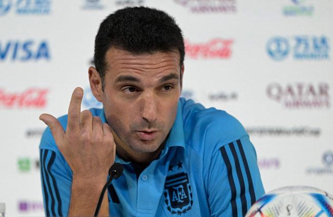 Chateado, Lionel Scaloni convocou a imprensa a vestir a camisa da Argentina em vez de tentar prejudicar a seleo