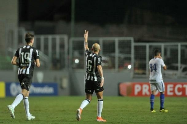 Confira as melhores imagens do duelo na estreia do Campeonato Brasileiro