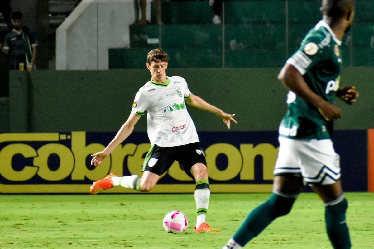 Gois e Amrica se enfrentaram nesta quarta-feira (26/10) no Estdio da Serrinha, em Goinia