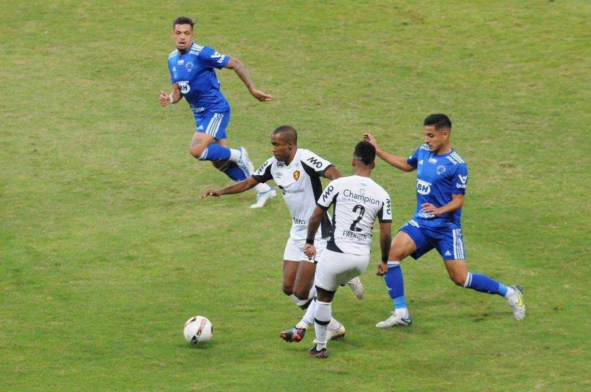 Fotos do jogo entre Cruzeiro e Sport, no Mineiro, em Belo Horizonte, pela 15 rodada da Srie B do Campeonato Brasileiro (28/6/2022)