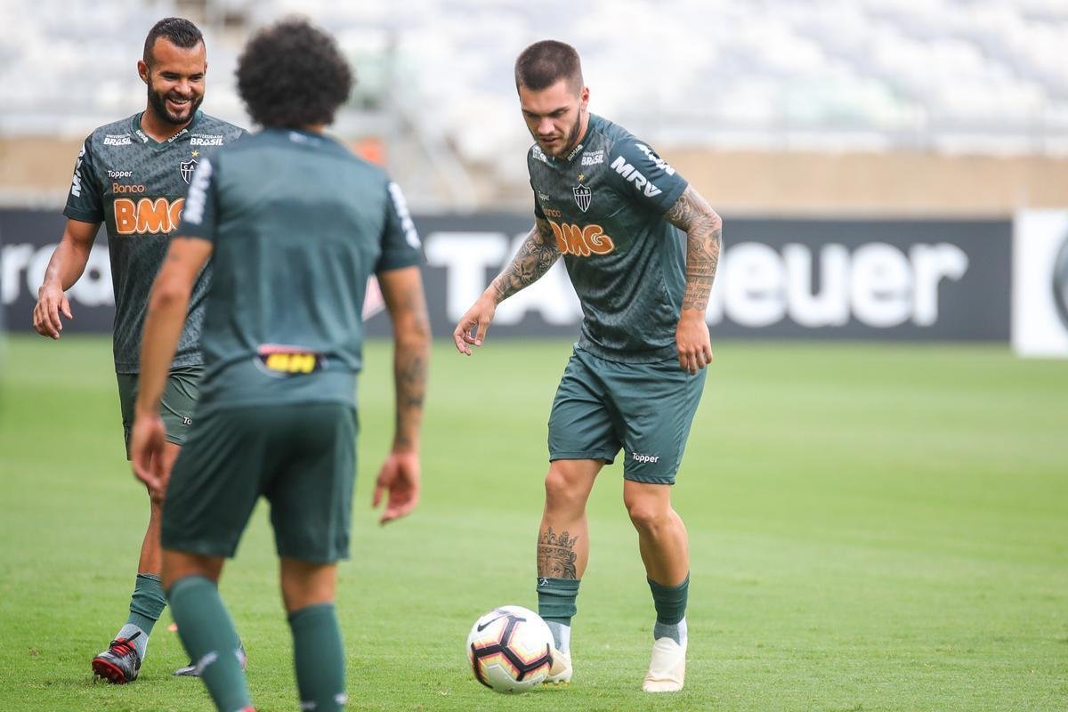 Levir Culpi comanda treino no Mineiro antes da estreia no Grupo E da Libertadores