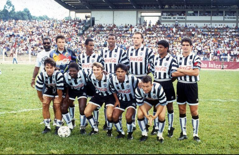 Campeonato Brasileiro de 1994 - Outra eliminação amarga do Atlético na semifinal do Campeonato Brasileiro. Diante do Corinthians, o Galo saiu mais uma vez porque o adversário fez melhor campanha na competição. Na semifinal, muito equilíbrio. Vitória mineira por 3 a 2 no Mineirão e triunfo paulista por 1 a 0 no jogo de volta.