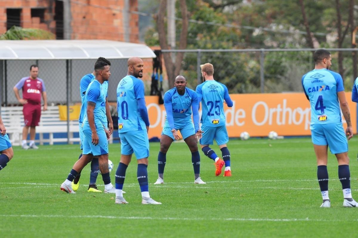 Cruzeiro iniciou preparao para clssico contra o Atltico com reservas em campo na Toca da Raposa II