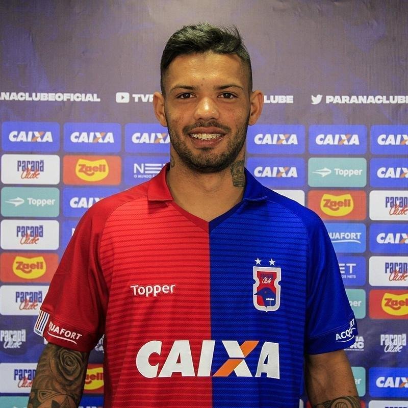 Carlos - contrato do atacante vai at setembro de 2019