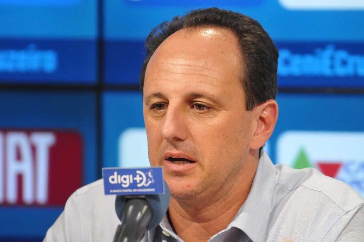 Rogrio Ceni concedeu entrevista coletiva e comandou o primeiro treinamento