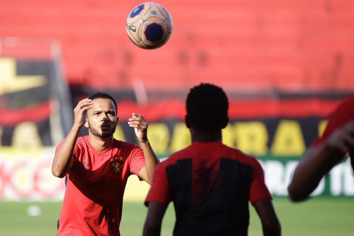 O Leão encerrou sua participação no quadrangular do rebaixamento com a terceira vitória em três jogos. Na tarde desta quarta-feira, os rubro-negros golearam o Petrolina por 5 a 0, na Ilha do Retiro