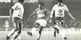 1988 - Supercopa da Libertadores - Cruzeiro foi vice-campeo ao ser derrotado pelo Racing-ARG na deciso. Imagem da partida diante do Nacional-URU, no Mineiro, no segundo jogo da semifinal.