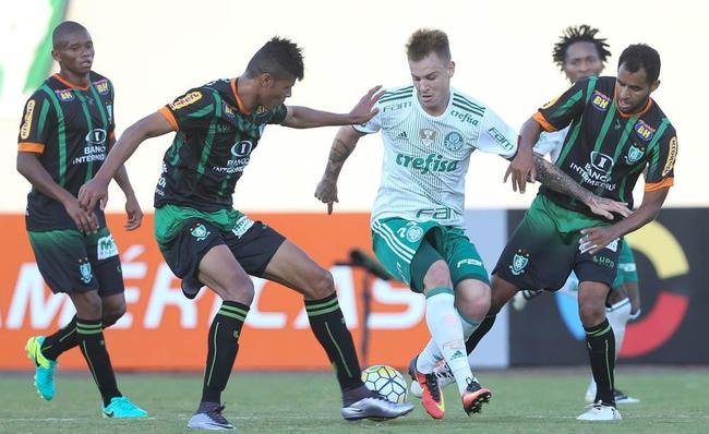 Rger Guedes - Jogou no Palmeiras entre 2016 e 2017. Foi para o Atltico em 2018.