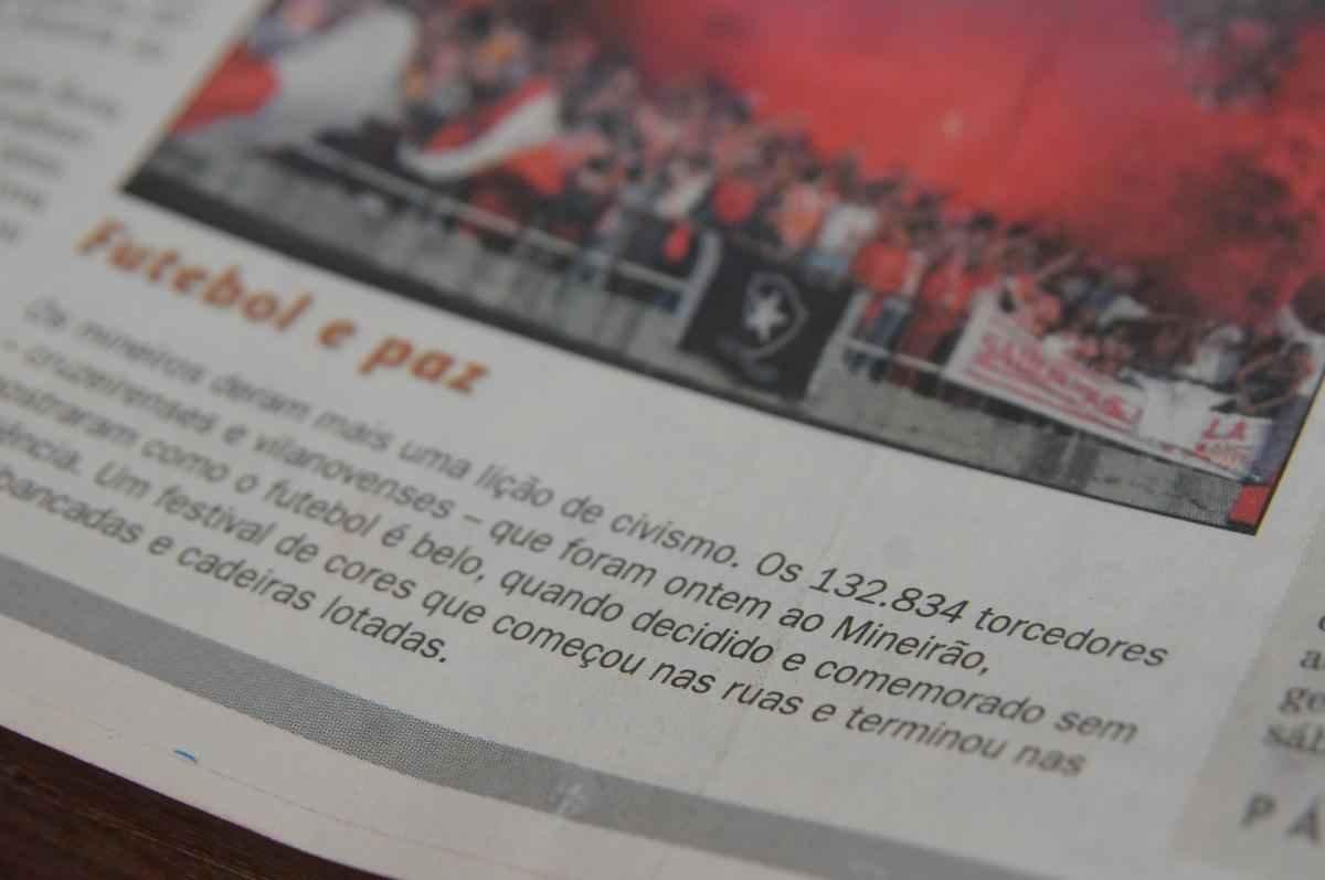 Recorde de pblico no Mineiro: pginas do jornal Estado de Minas sobre Cruzeiro 1x0 Villa Nova, em 1997. Estdio recebeu 132.834 pessoas na deciso do Campeonato Mineiro