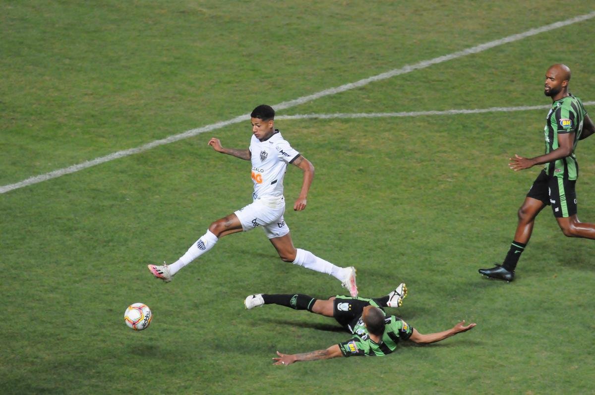 Marrony ampliou e fez 2 a 0 para o Atltico no Independncia