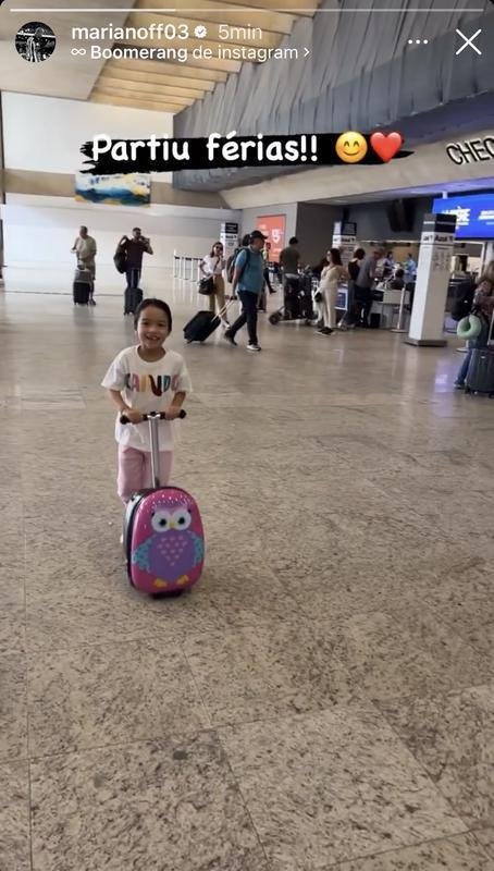 Lateral-direito Mariano publicou foto da filha no aeroporto, prestes a viajar.