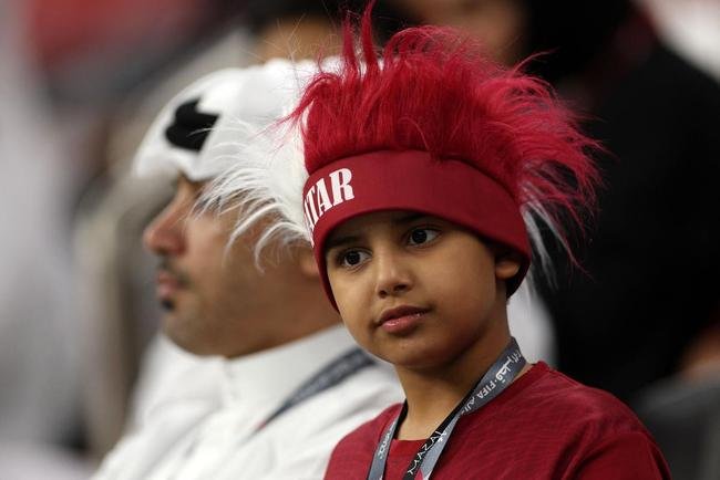 Torcedores de Holanda e Catar no Estdio Al-Bayt, em Al Khor, pelo Grupo A da Copa do Mundo