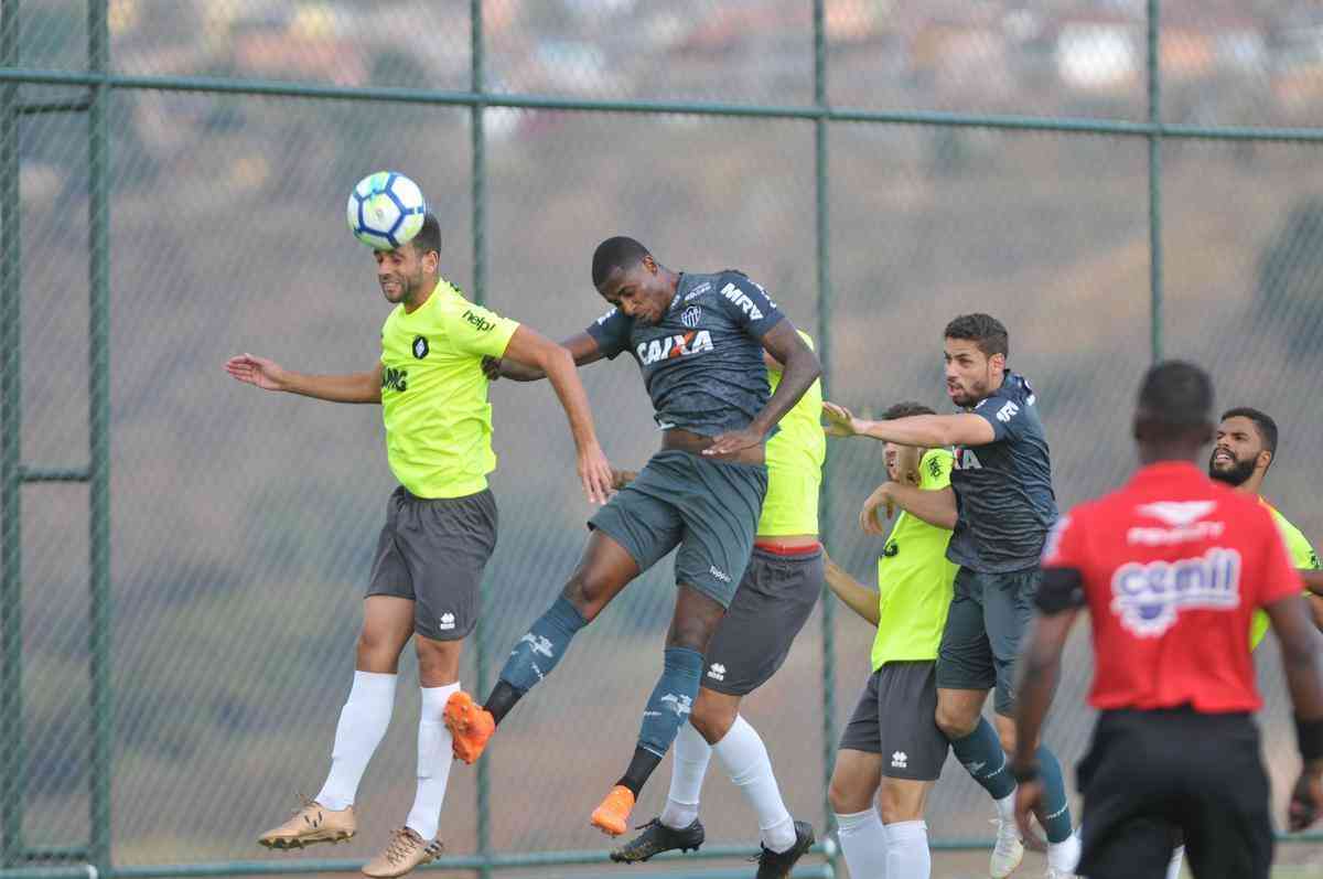 Atltico derrotou Coimbra em jogo-treino na Cidade do Galo com gols de Galdezani, Edinho e Fbio Santos