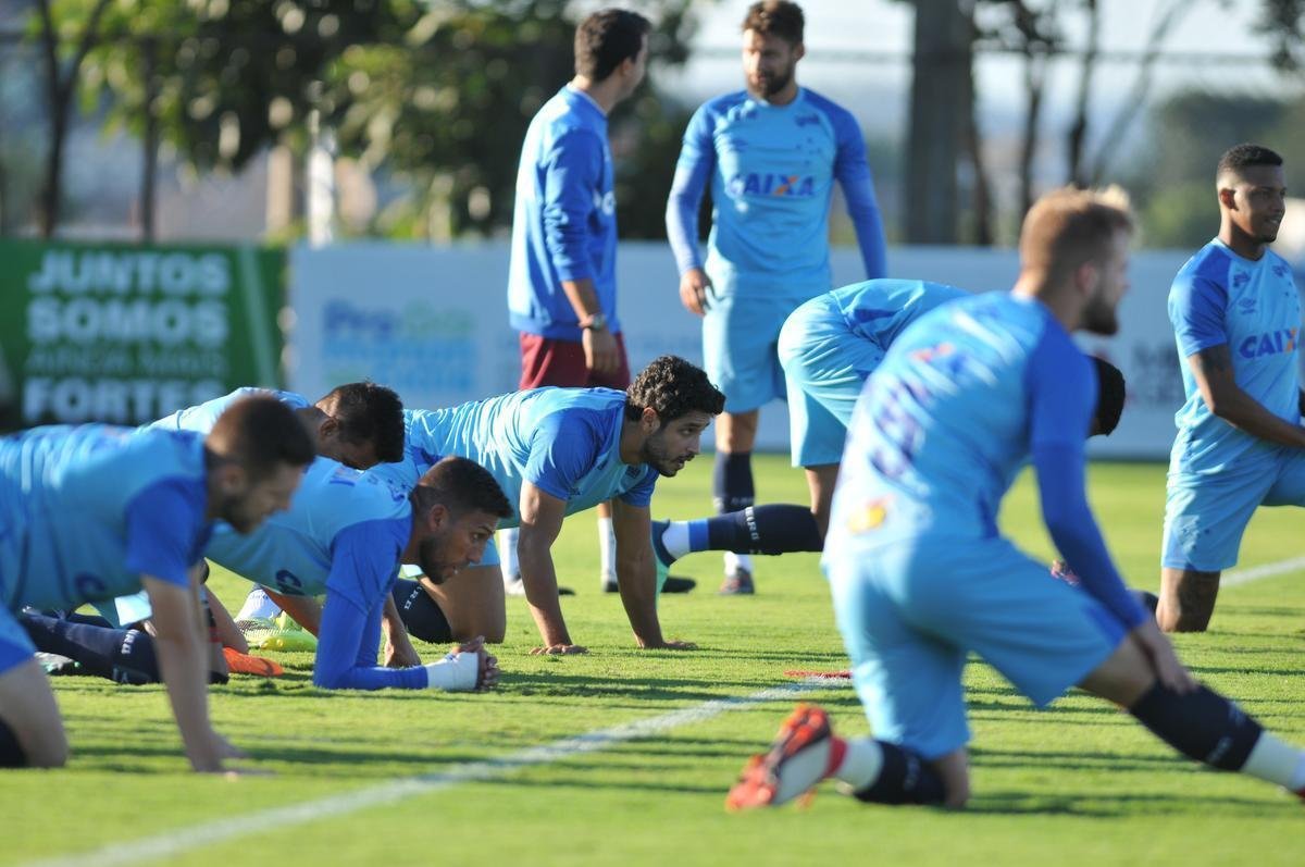 Mano Menezes conta com todo elenco do Cruzeiro para enfrentar La U, quinta, no Mineiro, pela Copa Libertadores. Exceo  atacante Fred, que se recupera de cirurgia no joelho direito