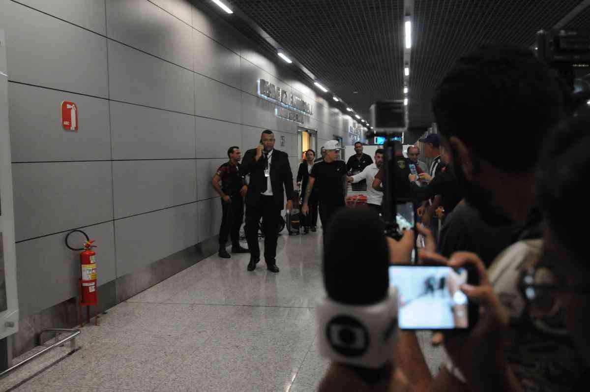 Arana foi recepcionado por torcedores do Atltico no Aeroporto de Confins