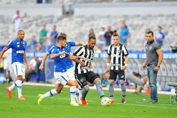 Imagens do jogo entre Cruzeiro e Botafogo no Mineiro