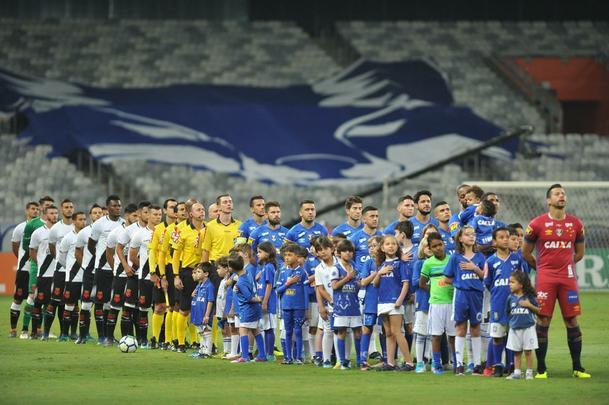 Fotos do primeiro tempo de Cruzeiro x Vasco, no Mineiro, pela 10 rodada do Campeonato Brasileiro