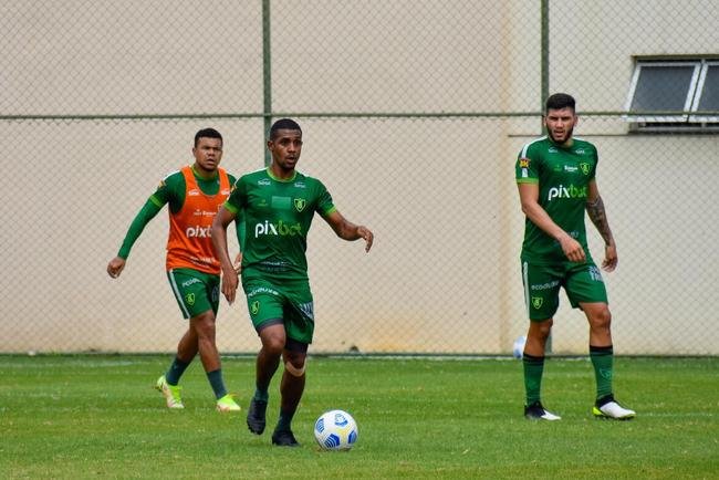 Fotos do treino do Amrica nesta sexta-feira (19), no CT Lanna Drumond, antes de viajar ao Rio de Janeiro para enfrentar o Fluminense
