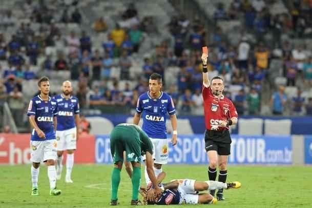 Cruzeiro goleou Uberlndia por 3 a 0 e assumiu liderana do Mineiro