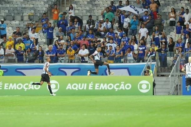 Imagens da torcida e da partida entre Cruzeiro e Santos, no Mineiro