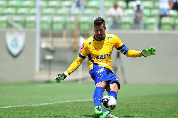 Imagens de lances do clssico mineiro realizado neste domingo, no Horto