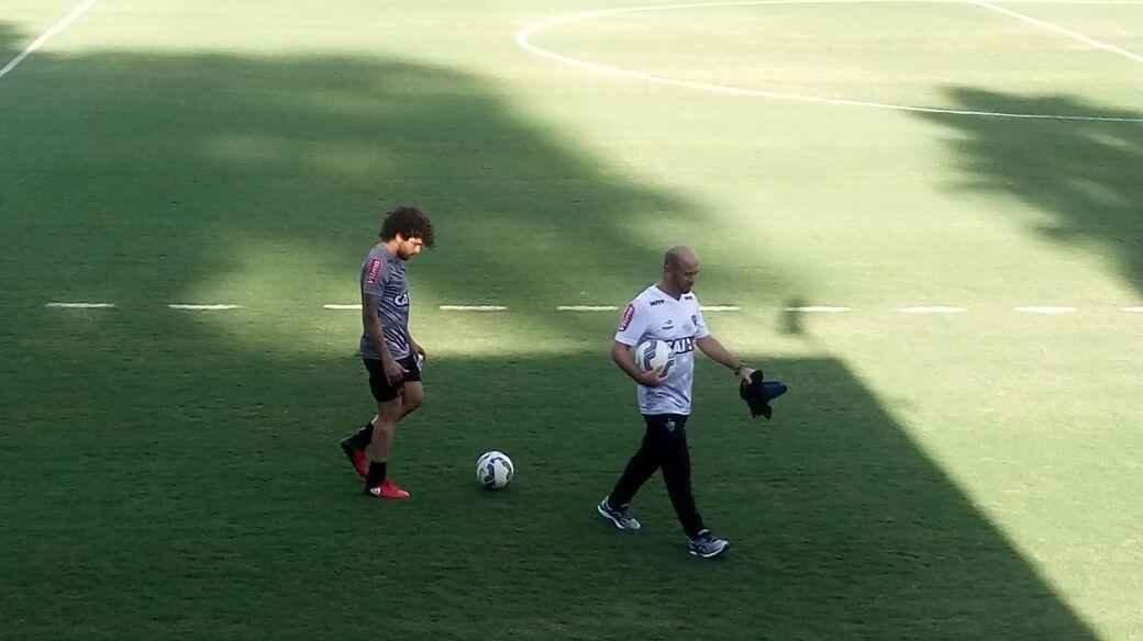 Fotos do treino do Galo com Victor e Luan em campo