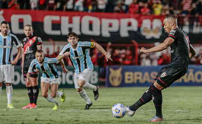 Grêmio vence Atlético-MG, mas é rebaixado para a Série B do