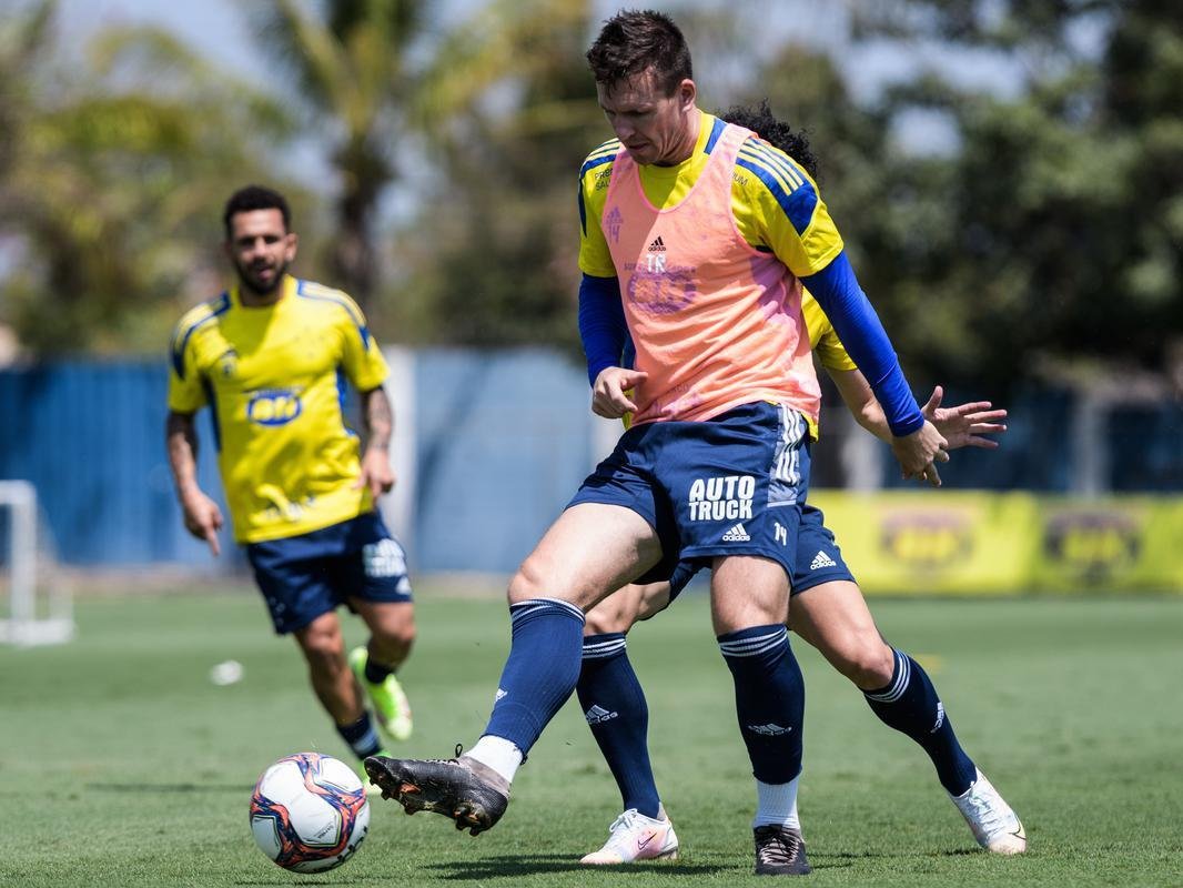Treino acometeu em clima de descontrao no fechamento da preparao para o jogo deste domingo  