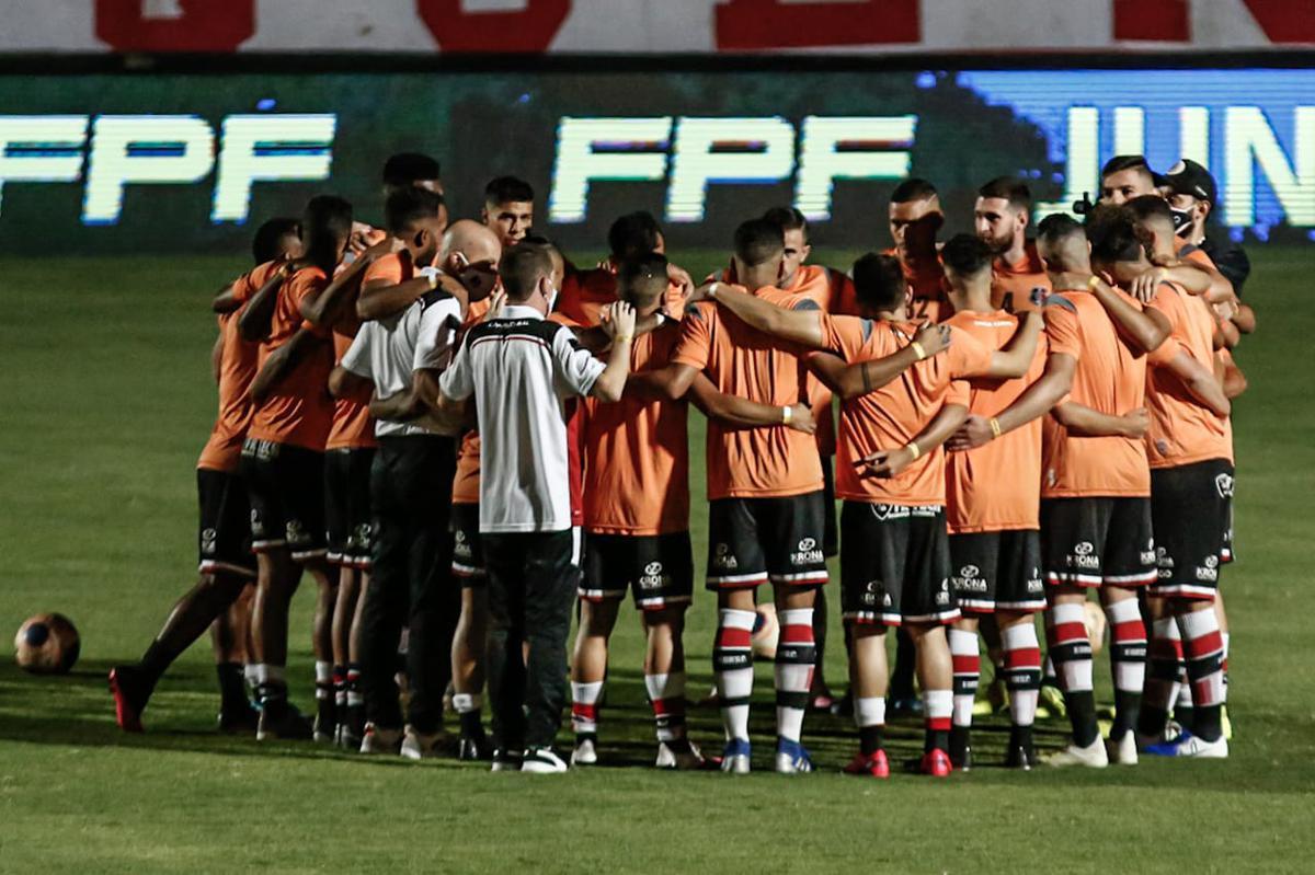 Sem torcida, devido ao protocolo de segurança contra a pandemia de Covid-19, o estádio do Arruda recebeu Santa Cruz e Salgueiro na decisão do 106º Campeonato Pernambucano, em 2020.