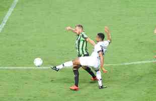 Rodolfo, de pnalti, marcou o terceiro gol do Amrica sobre a Ponte Preta