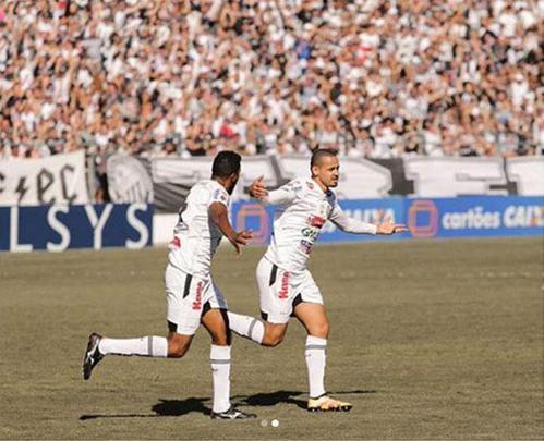 A Ponte Preta anunciou a contratao do zagueiro Alisson, que estava no Operrio