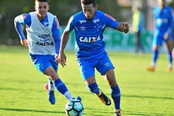 Imagens do treino do Cruzeiro desta quinta-feira, na Toca da Raposa II (Alexandre Guzanshe/EM D.A Press)