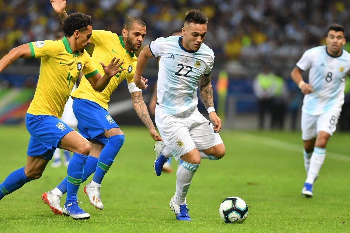 Fotos da vitria do Brasil sobre a Argentina, por 2 a 0, no Mineiro, pela semifinal da Copa Amrica; Gabriel Jesus e Firmino marcaram os gols da seleo em BH